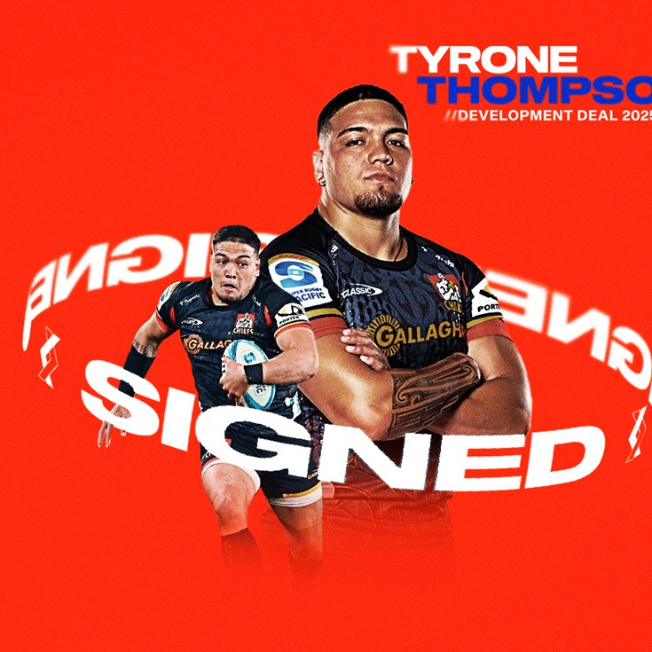 Thompson twin signs with Knights